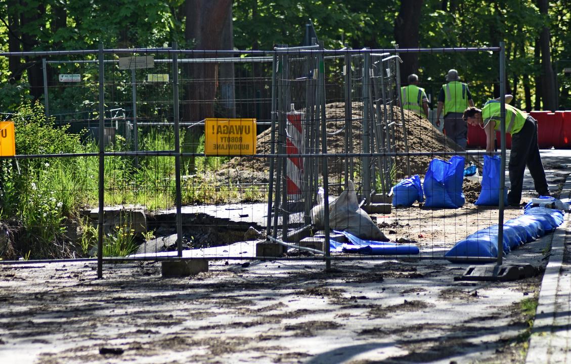 Na początek firma Eurovia sprząta teren i przygotowuje do przeprowadzenia rob&oacute;t, fot. Kamil Złoch