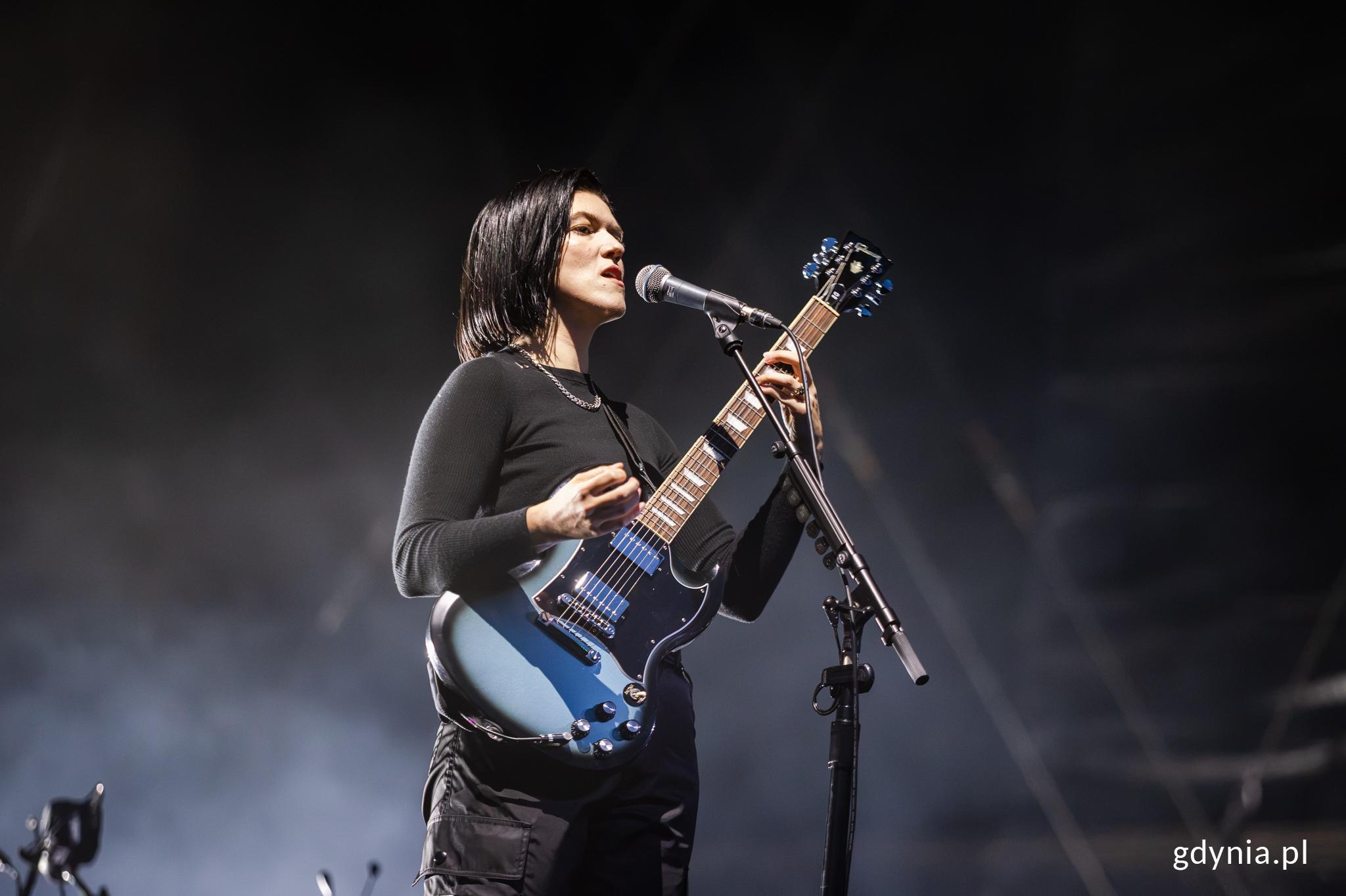 Frontmanka grupy The XX podczas występu na Open'erze (fot. Karol Stańczak)