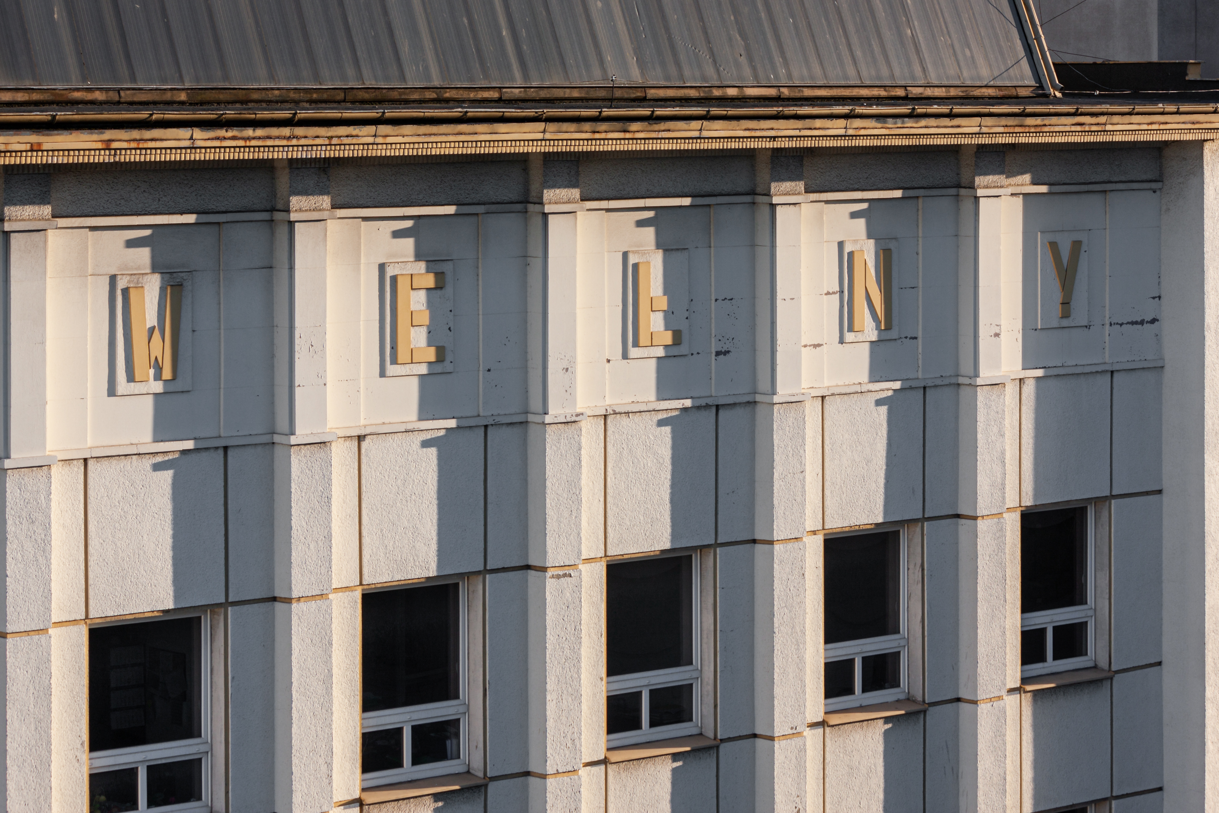 Dom Bawełny, jeden z modernistycznych budynk&oacute;w, kt&oacute;ry zobaczymy na wystawie