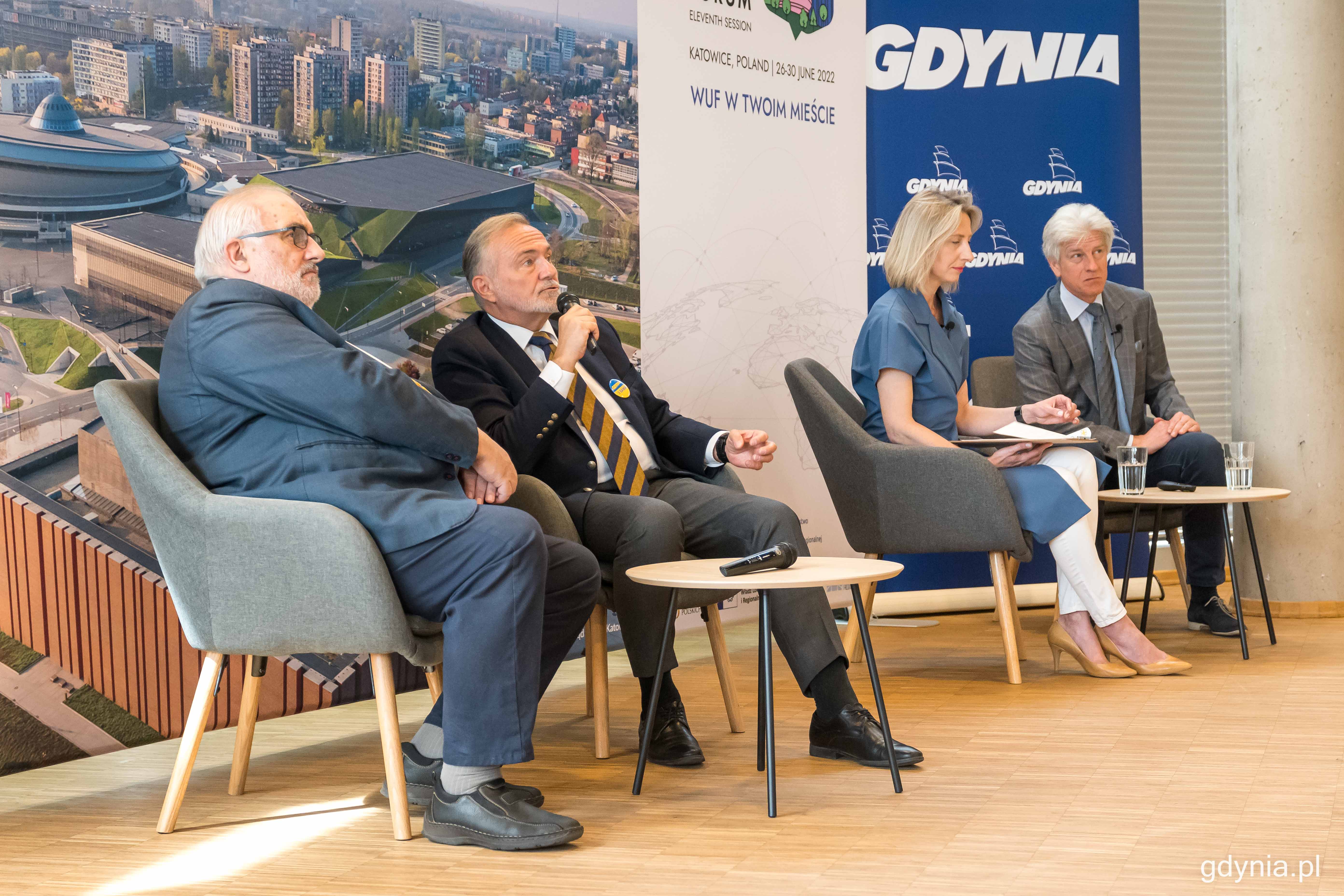 Andrzej Porawski i Wojciech Szczurek podczas seminarium transmitowanego z UrbanLabu w Gdyni, fot. Kamil Złoch