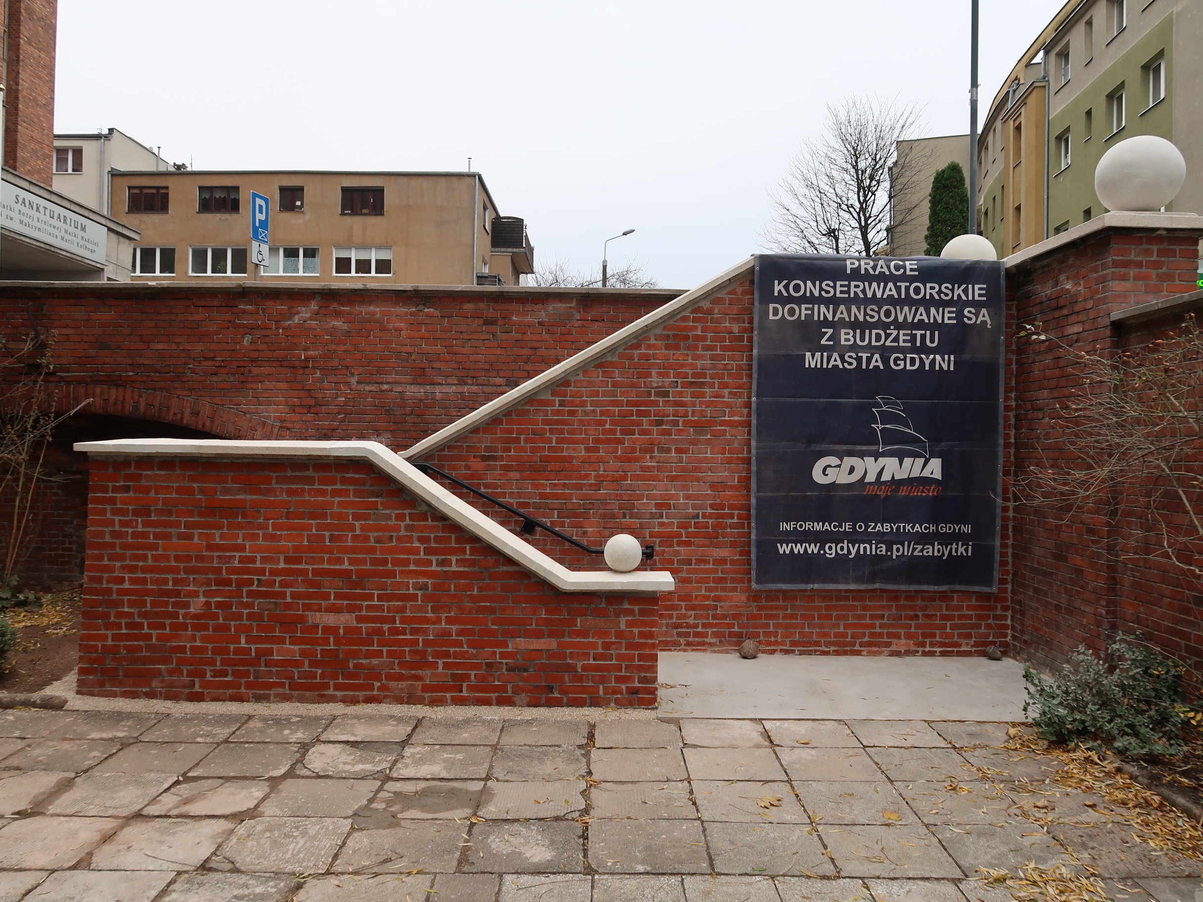 8.	Zesp&oacute;ł kościoła parafialnego pw. św. Antoniego Padewskiego i klasztoru franciszkan&oacute;w, ul. Ujejskiego 40 &ndash; remont schod&oacute;w zewnętrznych