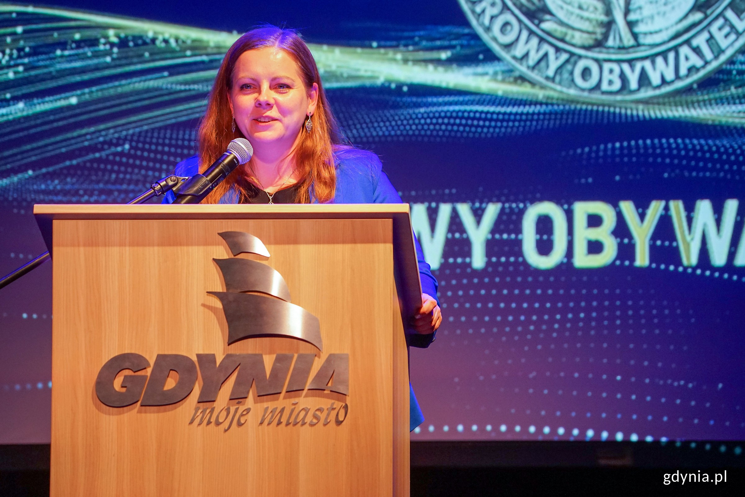 Prezydent Gdyni Aleksandra Kosiorek przemawiająca podczas uroczystości w Konsulacie Kultury (fot. Mirosław Pieślak)