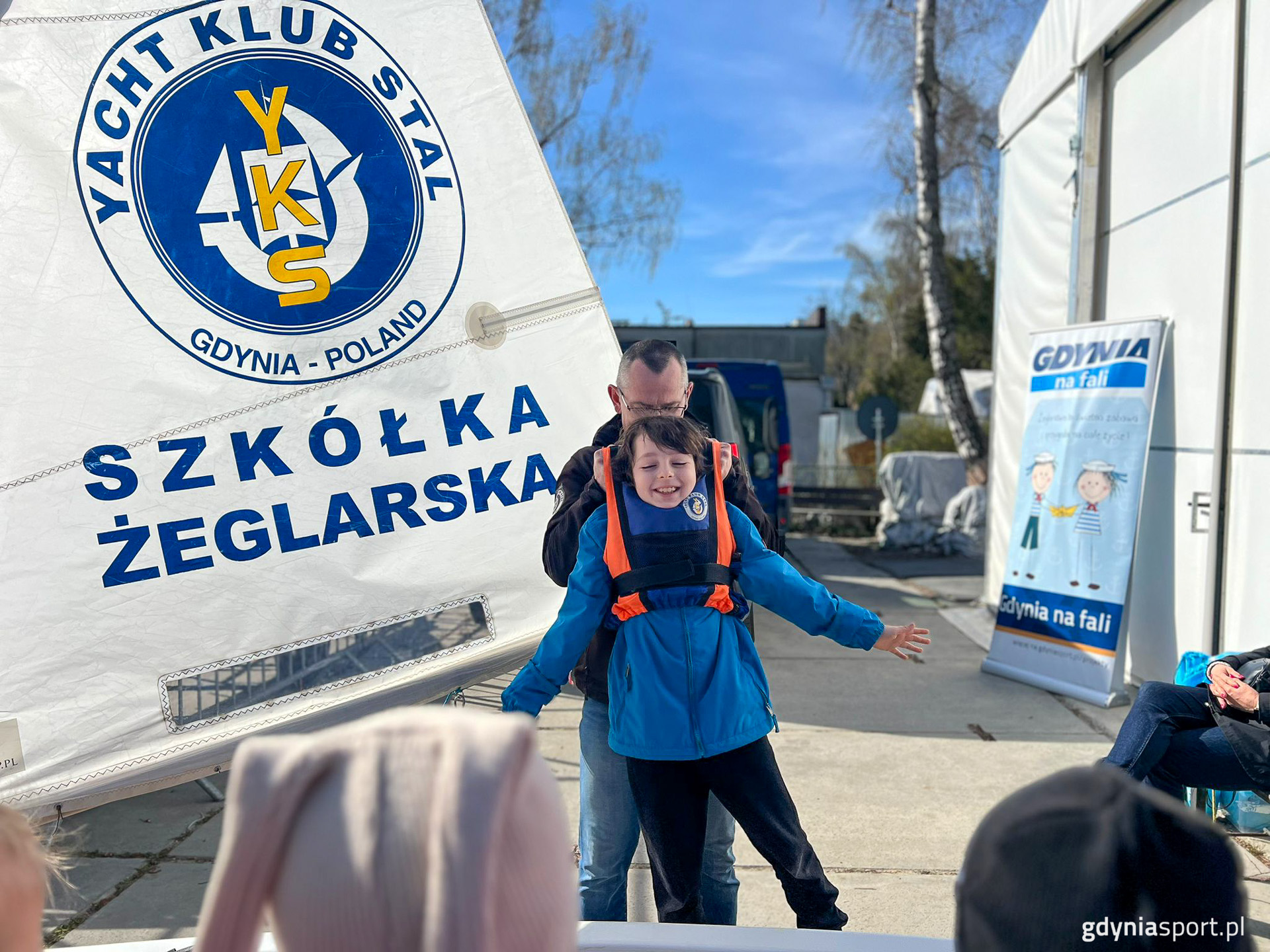 program skierowany jest do uczni&oacute;w szk&oacute;ł podstawowych i przedszkoli