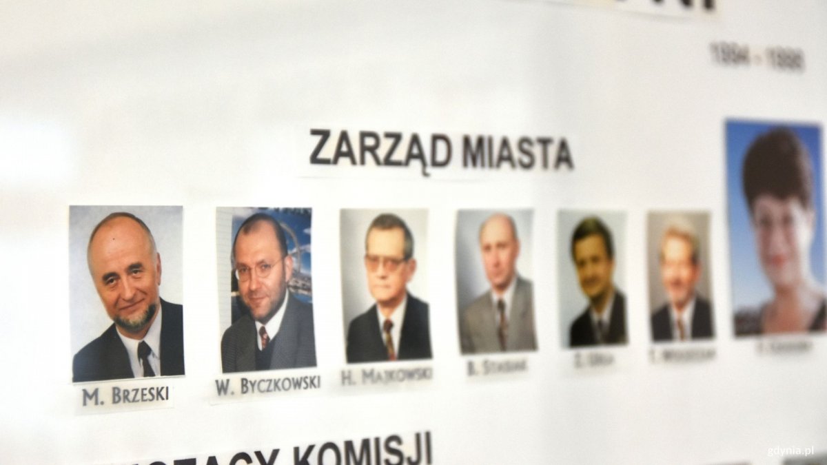 Wiceprezydent Maciej Brzeski na zdjęciu zbiorowym kolegium