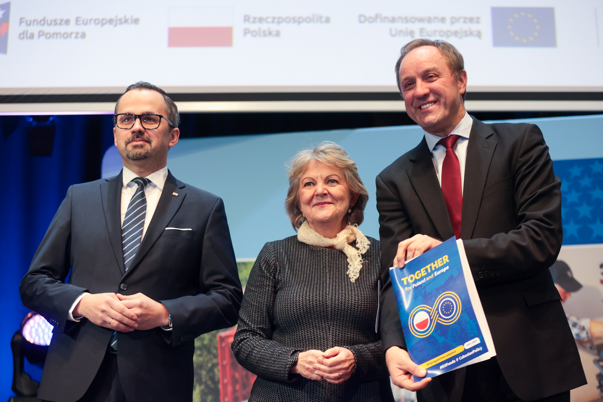 Mieczysław Struk (z prawej), Elisa Ferreira (w środku) i Marcin Horała (z lewej) w trakcie konferencji, fot. Karol Stańczak