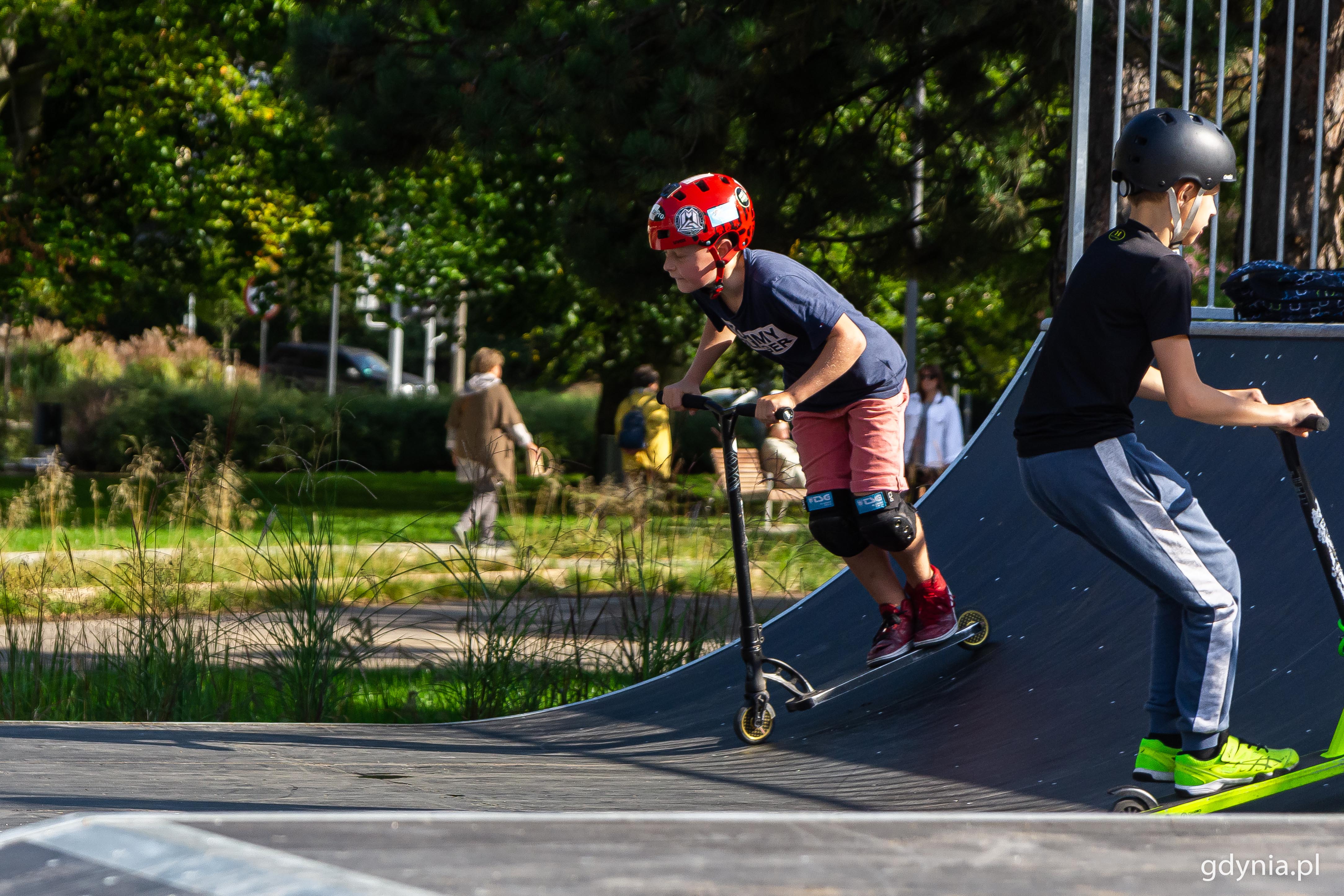 Jeden z nowych element&oacute;w - rampa mini-skateparku, fot. Kamil Złoch