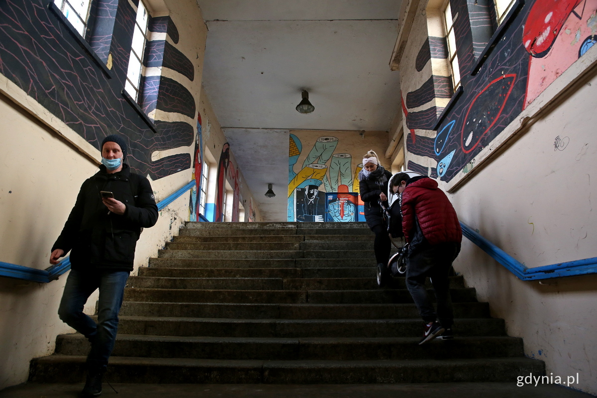 Wejście na peron SKM Gdynia Grab&oacute;wek. Fot. Przemysław Kozłowski