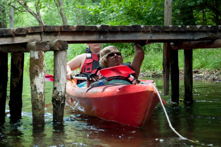 Spływ kajakowy. Źr&oacute;dło: Podr&oacute;że bez granic