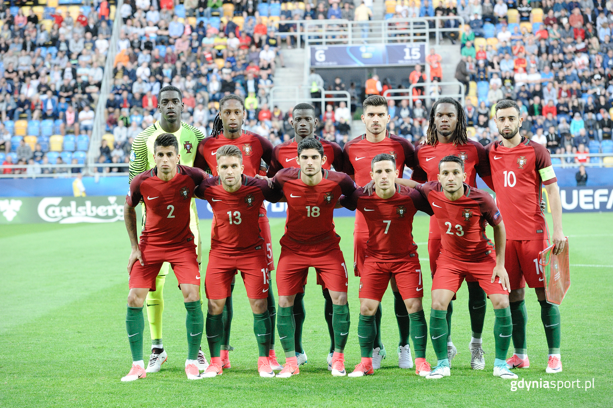 Bruno Fernades (pierwszy z prawej, g&oacute;rny rząd) był kapitanem Portugalii w meczu w Gdyni