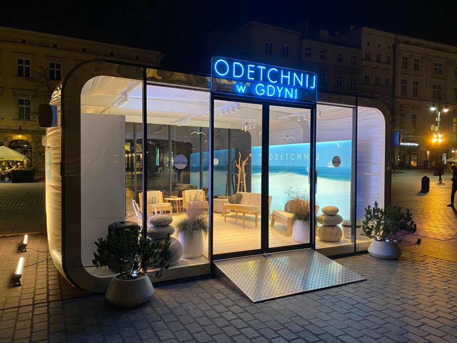 Pawilon rozstawiony w ramach kampanii &bdquo;Odetchnij w Gdyni&rdquo; na Rynku Gł&oacute;wnym w Krakowie w grudniu zeszłego roku, fot. mat. prasowe