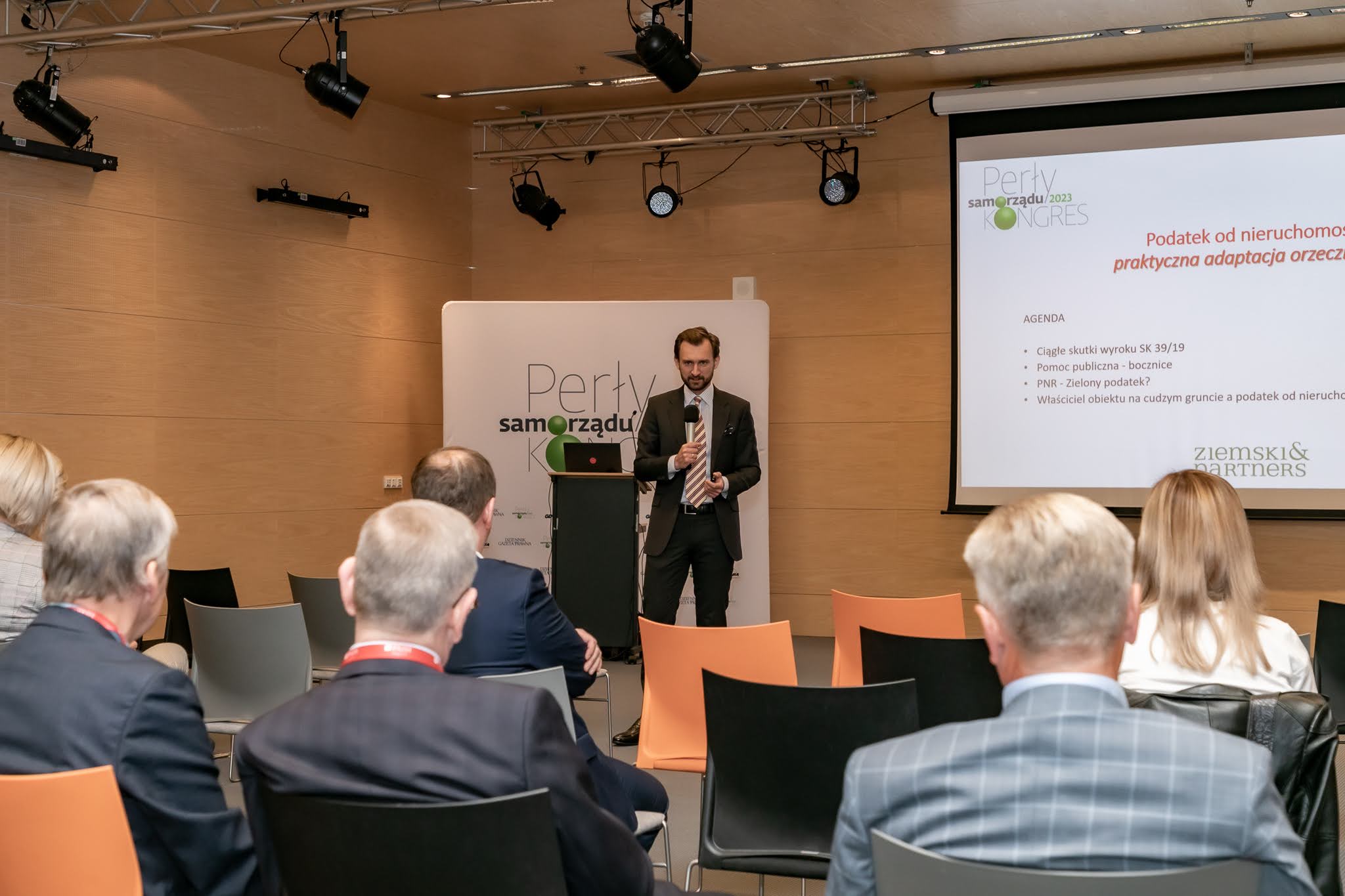 Drugi dzień kongresu to warsztaty przeznaczone dla samorządowc&oacute;w zajmujących się m.in. zam&oacute;wieniami publicznymi czy finansami, fot. Ireneusz Rek, bluephoto.pl