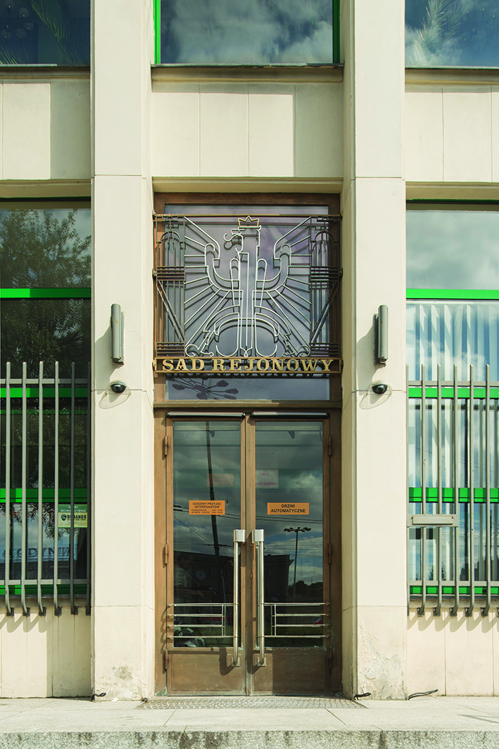 Drzwi gł&oacute;wne zrekonstruowane na podstawie fotografii archiwalnych