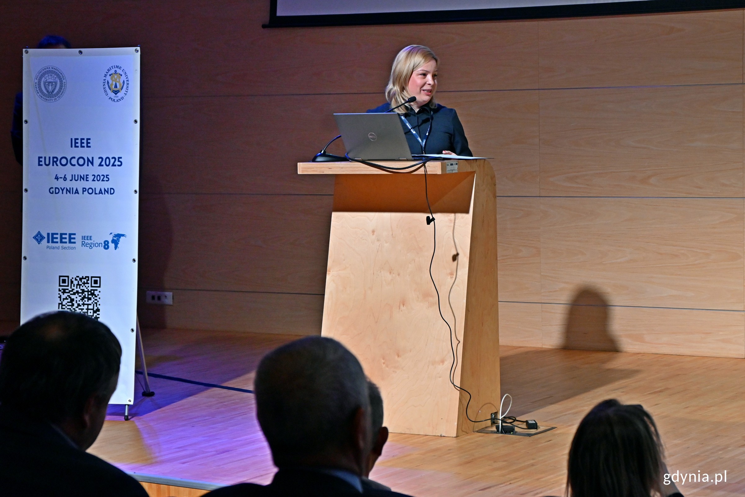 Wiceprezydentka Gdyni Oktawia Gorzeńska przemawiająca podczas 21. edycji International Conference on Smart Technologies &ndash; IEEE EUROCON 2025 (fot. Magdalena Czernek)
