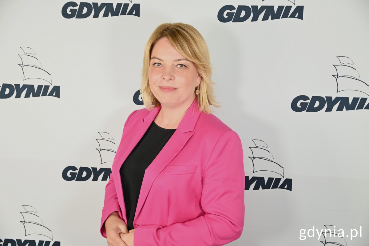 Na zdj. wiceprezydent Gdyni Oktawia Gorzeńska na tle ścianki z napisem Gdynia