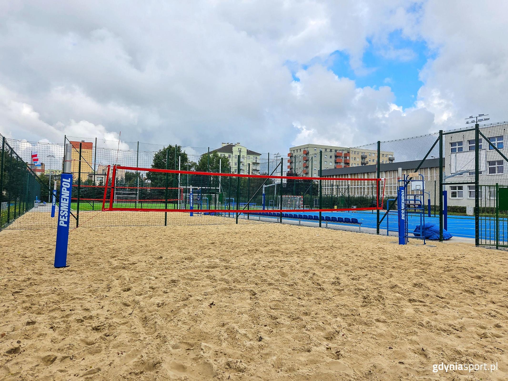 Wśr&oacute;d nowych boisk znajdują się m.in. te do siatk&oacute;wki plażowej (fot. Marek Urbaniak)