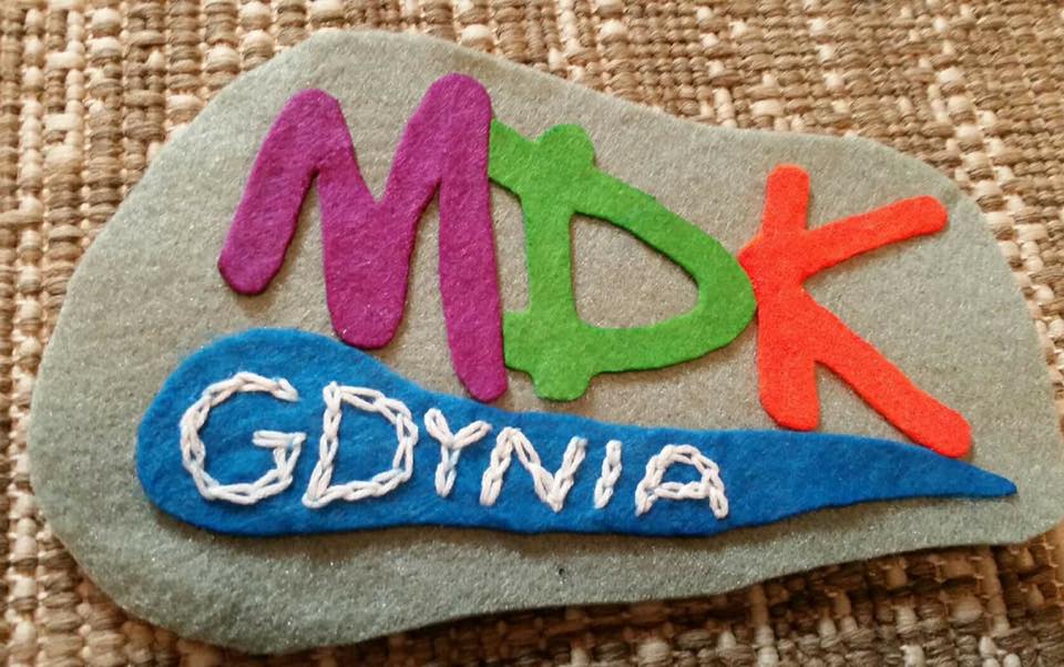 Zdjęcie ręcznie wykonanego napisu MDK Gdynia. Mat. MDK / FB