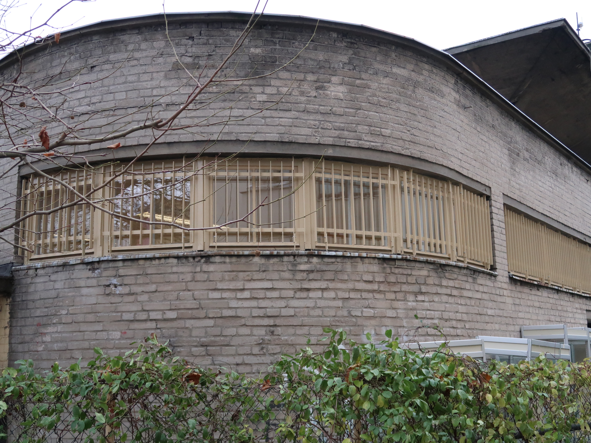 9.	Budynek &bdquo;Polska YMCA&rdquo;, ul. Żeromskiego 26 - renowacja okien