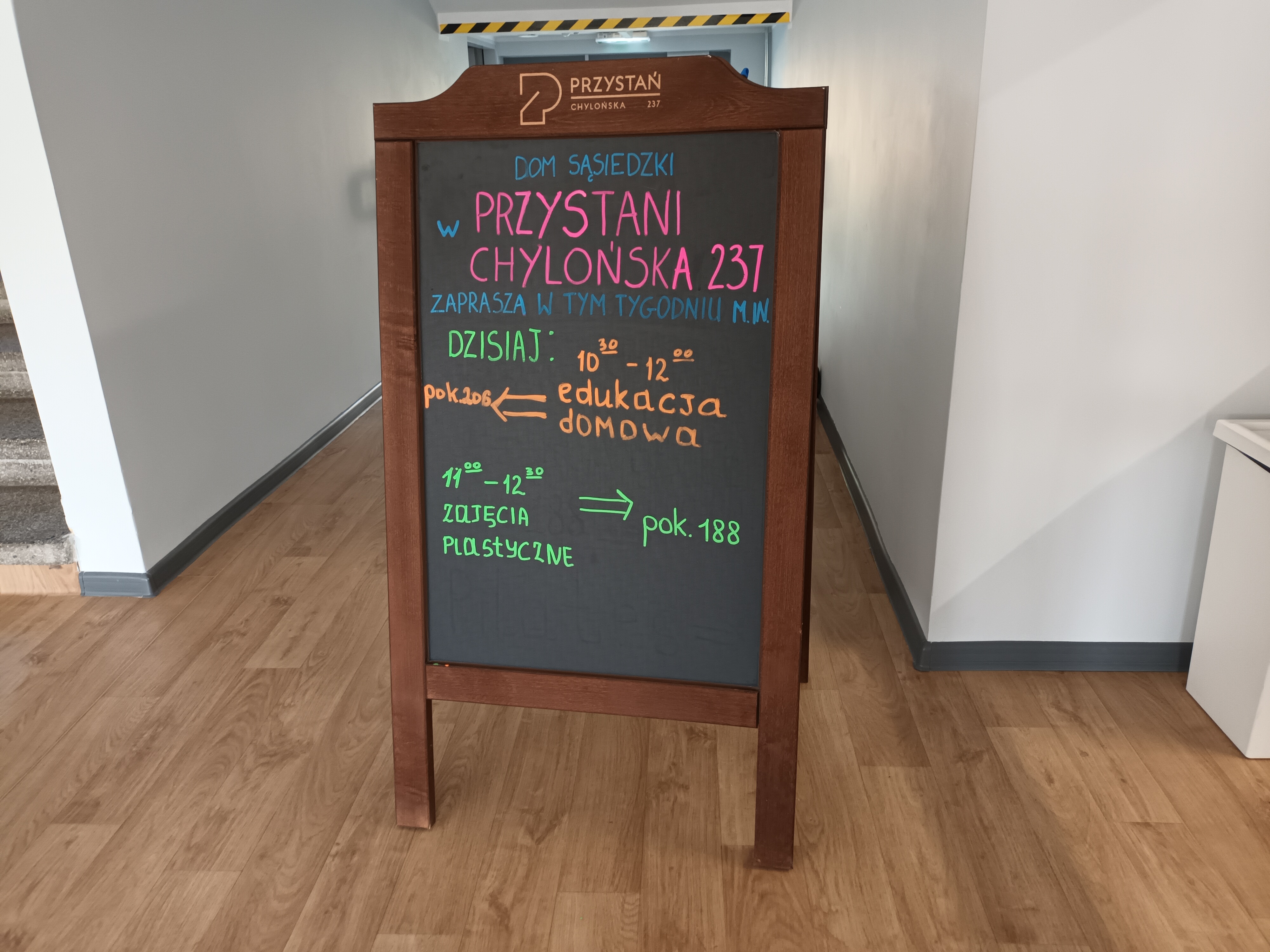 Potykacz z wypisaną ofertą