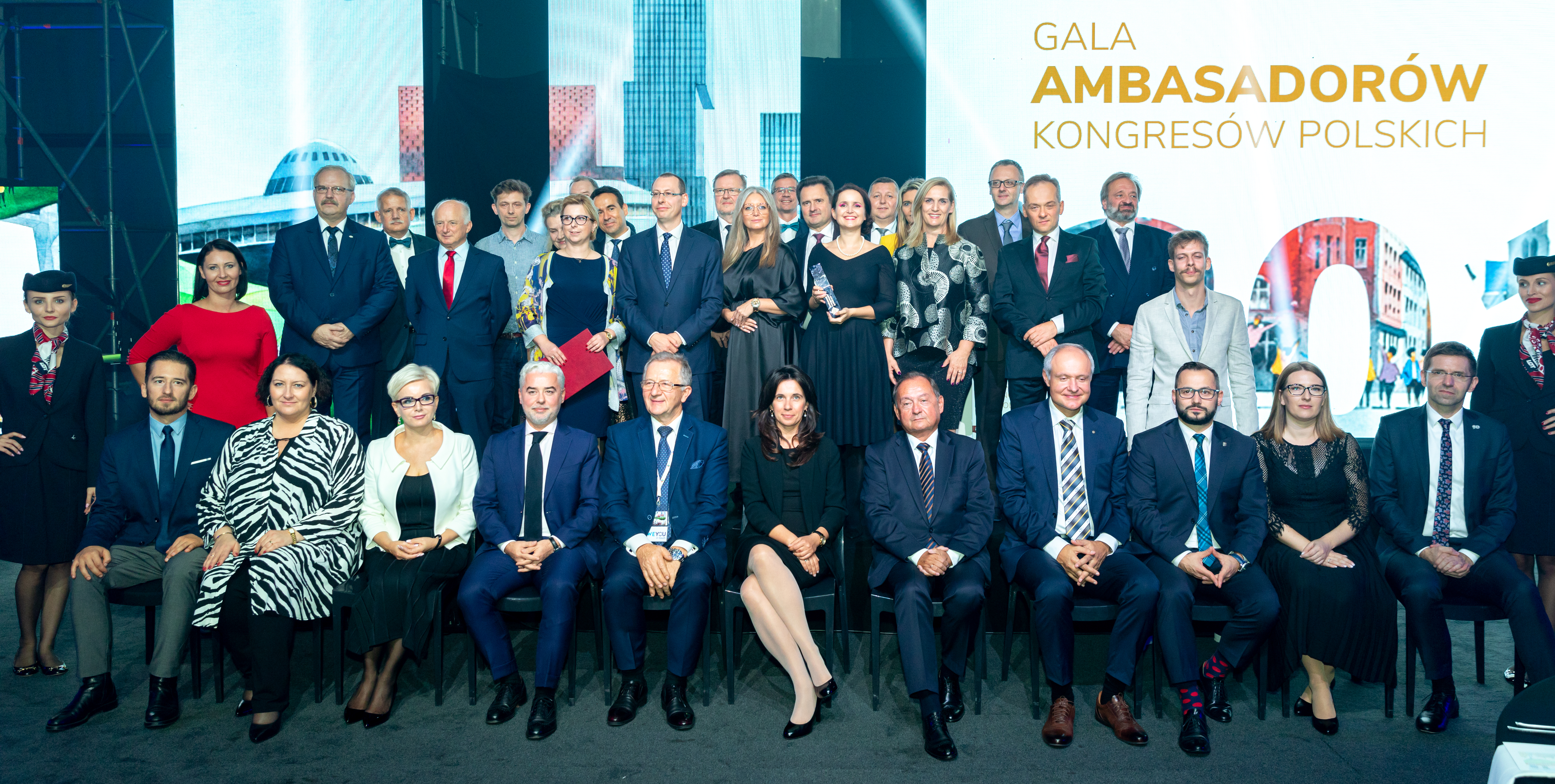 Kapituła na lata 2020-2023, wybierająca Ambasador&oacute;w Kongres&oacute;w Polskich, stoją laureaci tytułu Ambasador Kongres&oacute;w Polskich, fot. UM Katowice/POT/SKKP
