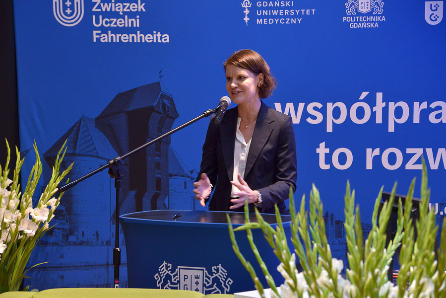 Wiceprezydent Gdyni Katarzyna Gruszecka-Spychała podczas wystąpienia na Konwencie Gospodarczym Uczelni Fahrenheita // fot. Krzysztof Krzempek/Politechnika Gdańska