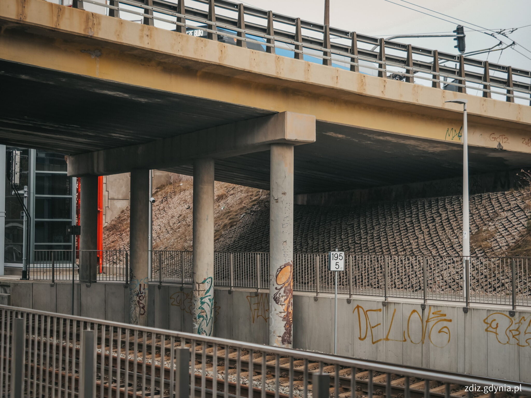 Podpory wiaduktu na węźle Karwiny, kt&oacute;re będą od 27 lutego naprawiane