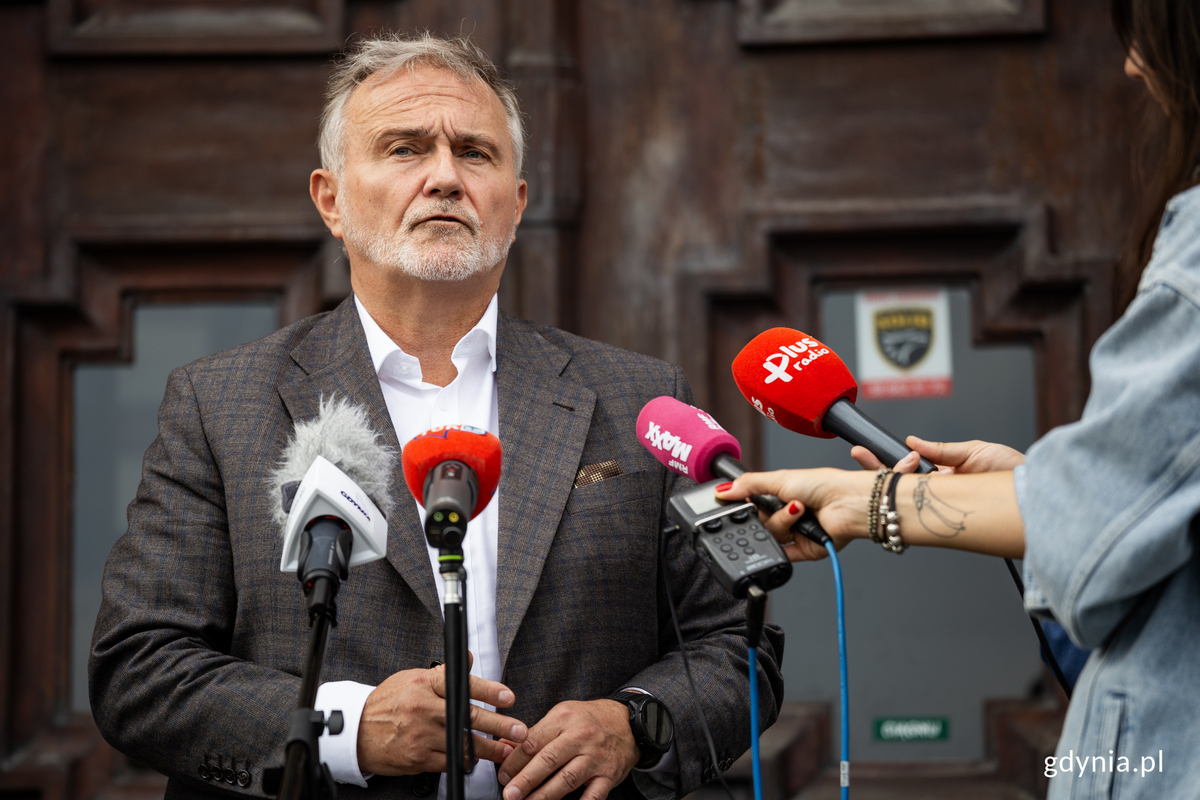 Przemawia prezydent Gdyni Wojciech Szczurek.