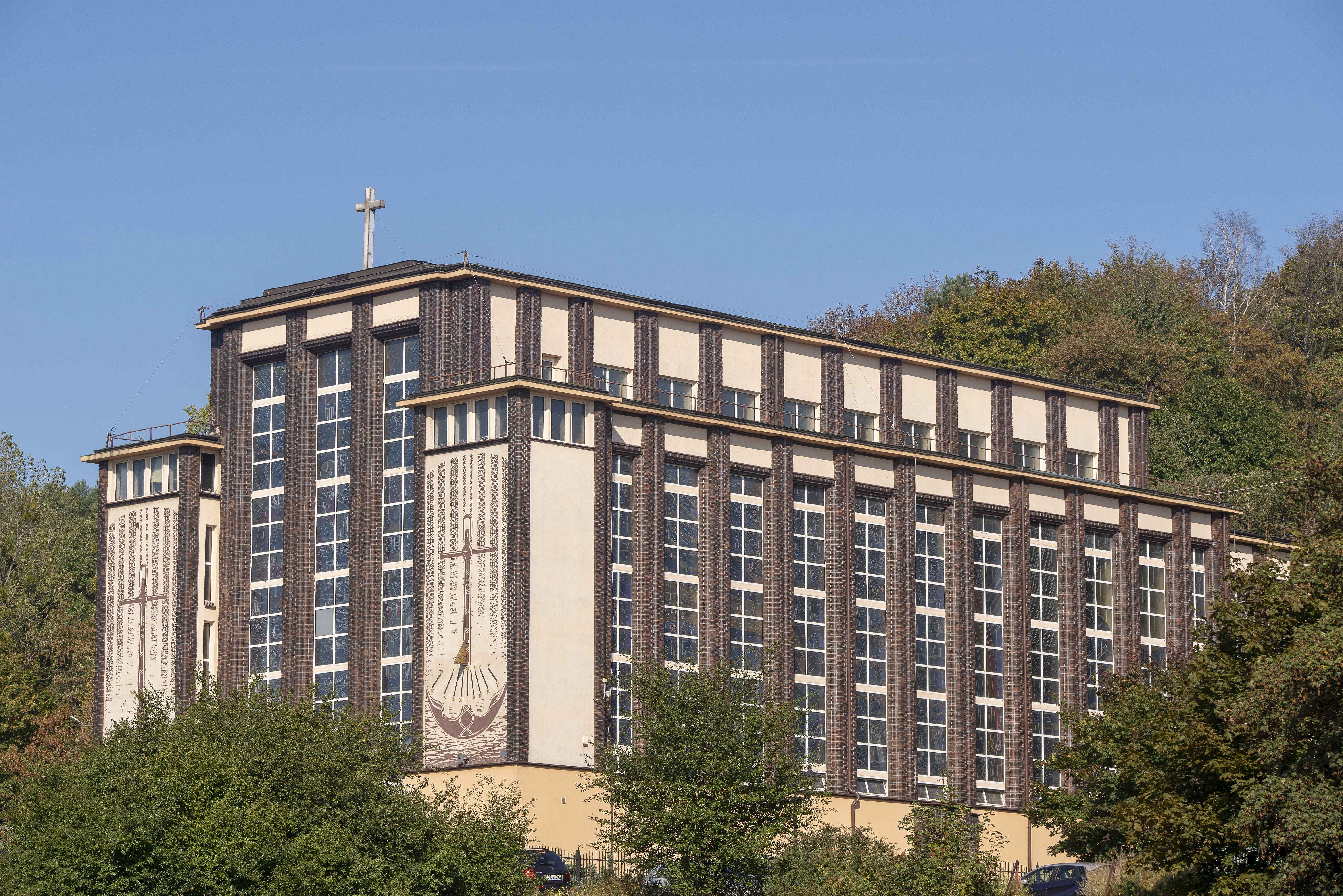 Kości&oacute;ł garnizonowy pw. Matki Boskiej Częstochowskiej przy ul. Śmidowicza 45a na Oksywiu.