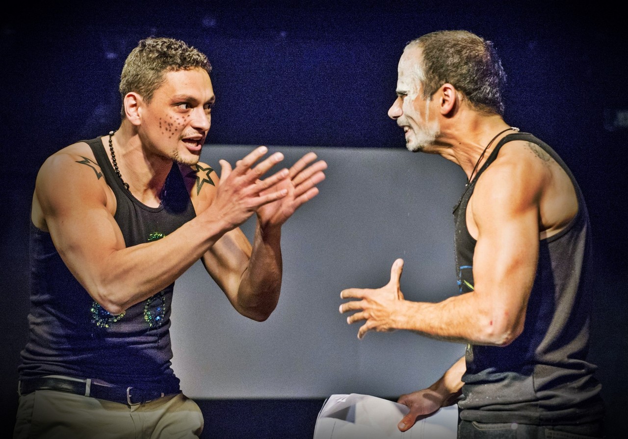 Aktorzy w spektaklu &bdquo;Czekając na Otella&rdquo;