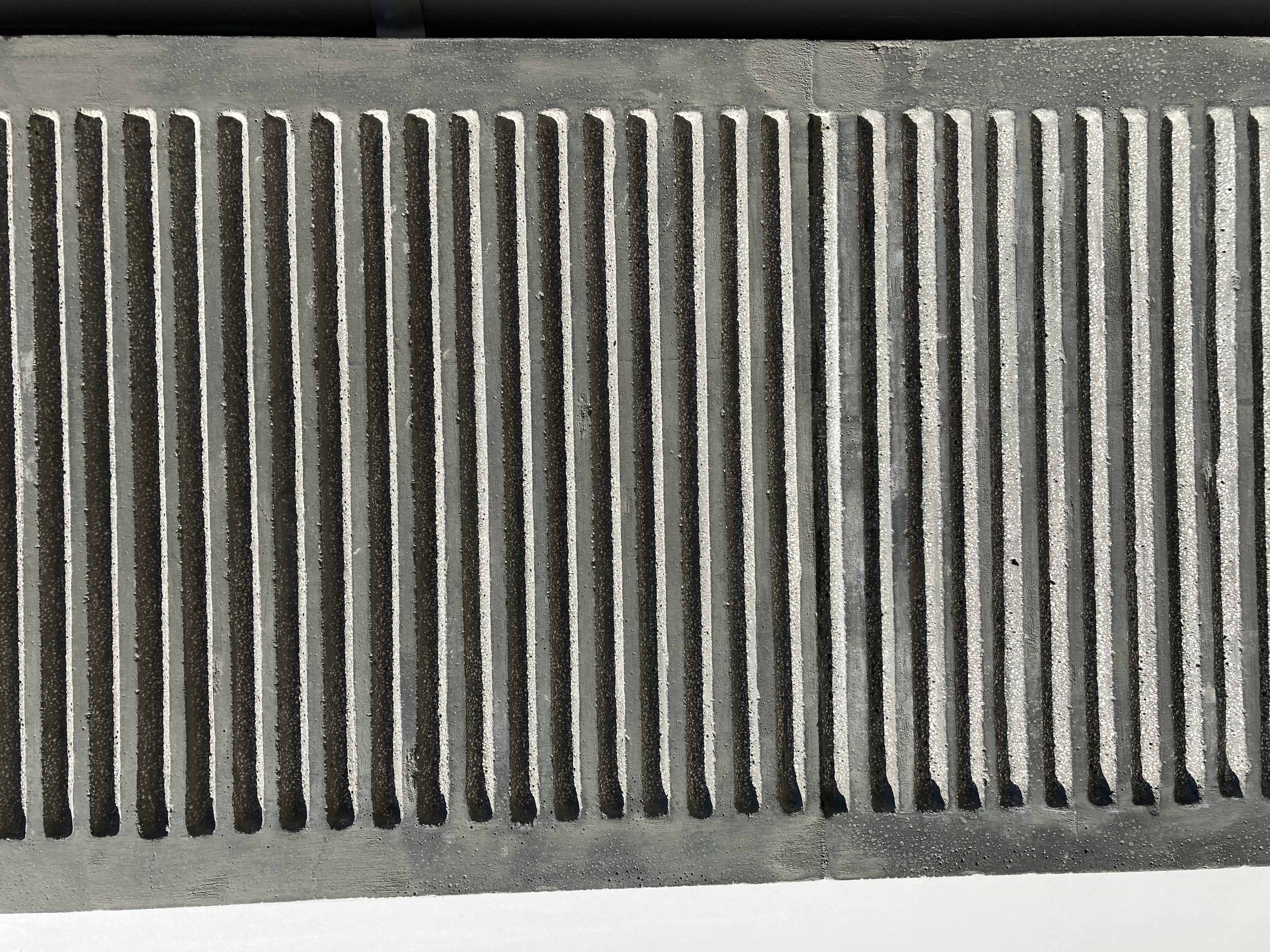 Prefabrykat imitujący tynk szlachetny w parterze. Fot. Biuro Miejskiego Konserwatora Zabytk&oacute;w