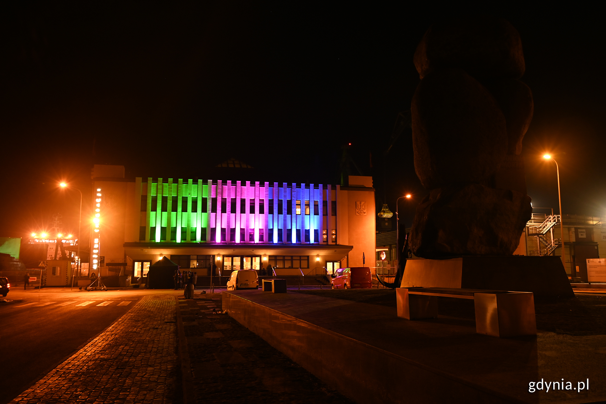 Muzeum Emigracji w barwach przypisanych Dniu Chor&oacute;b Rzadkich, fot. Michał Puszczewicz