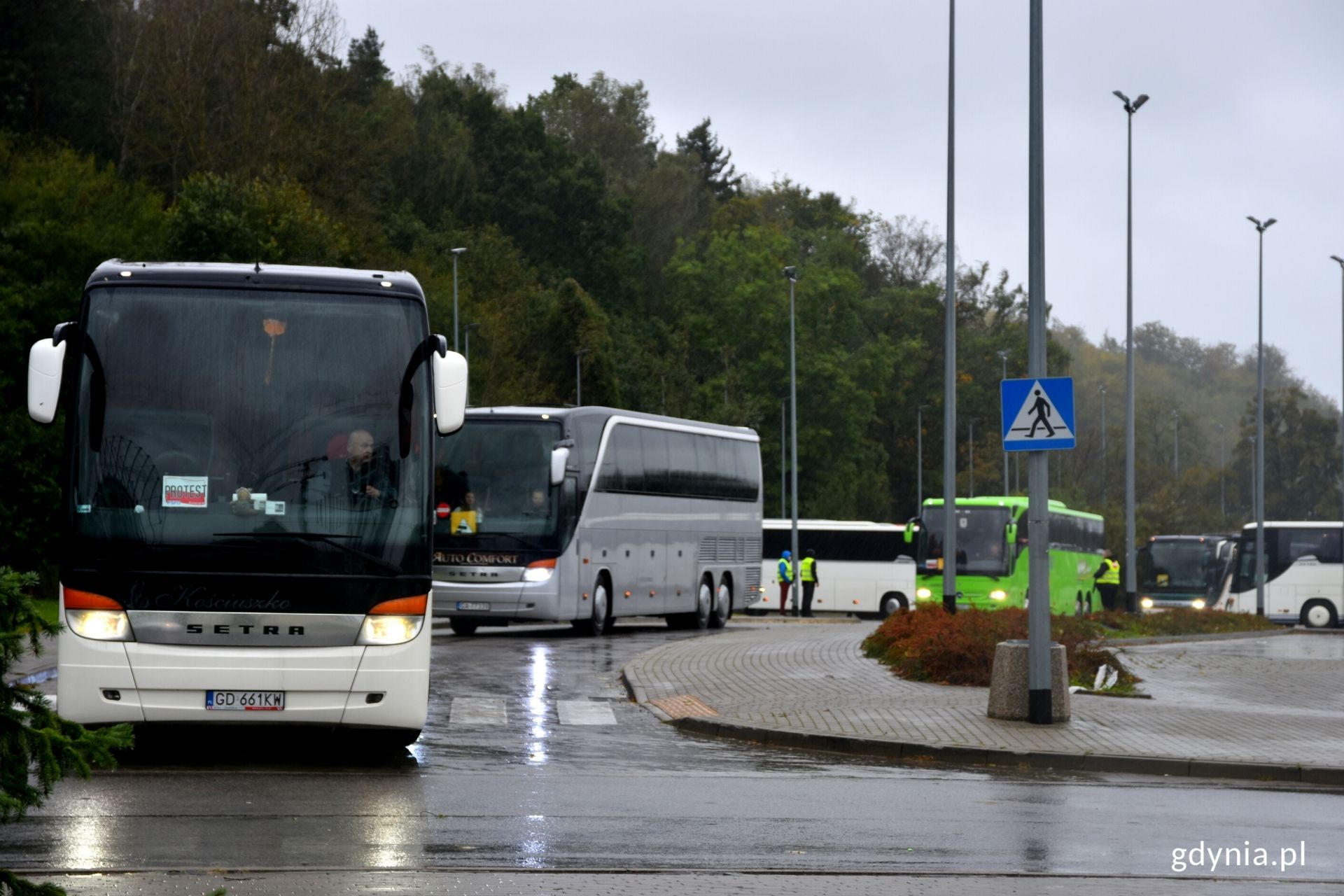 Przewoźnicy autokarowi protestują na ulicach Tr&oacute;jmiasta, fot. Marcin Mielewski
