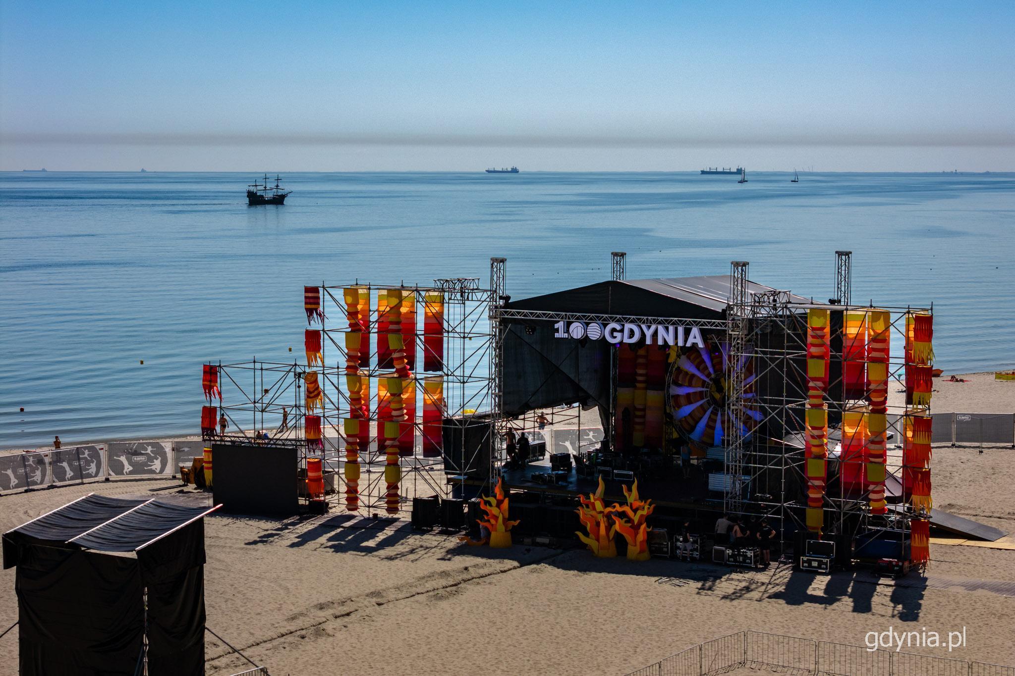 Scena na Plaży Śr&oacute;dmieście (fot. Kamil Złoch)