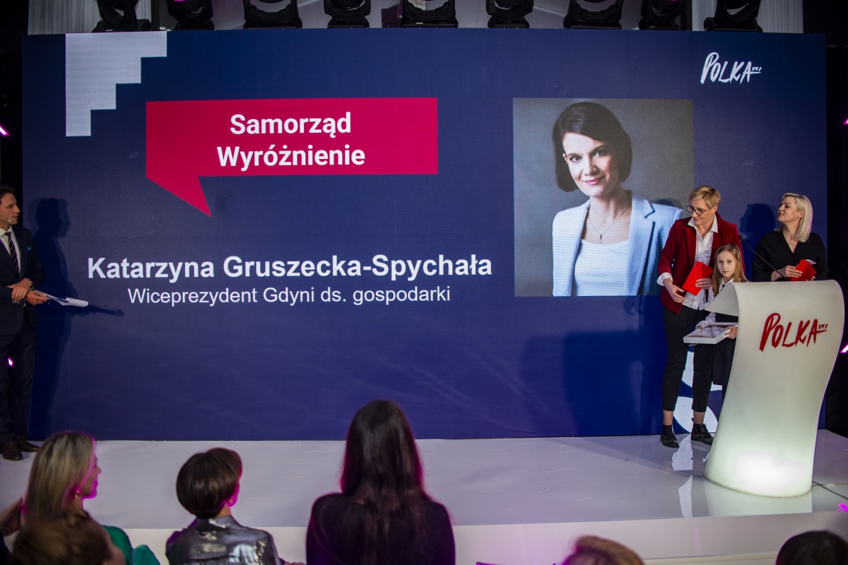 Wiceprezydentka Gdyni Katarzyna Gruszecka-Spychała otrzymała wyr&oacute;żnienie w konkursie &bdquo;Polka XXI wieku&rdquo; w kategorii &bdquo;Samorząd&rdquo; (fot. Michał Wyszyński/Fundacja Projekt PL) 