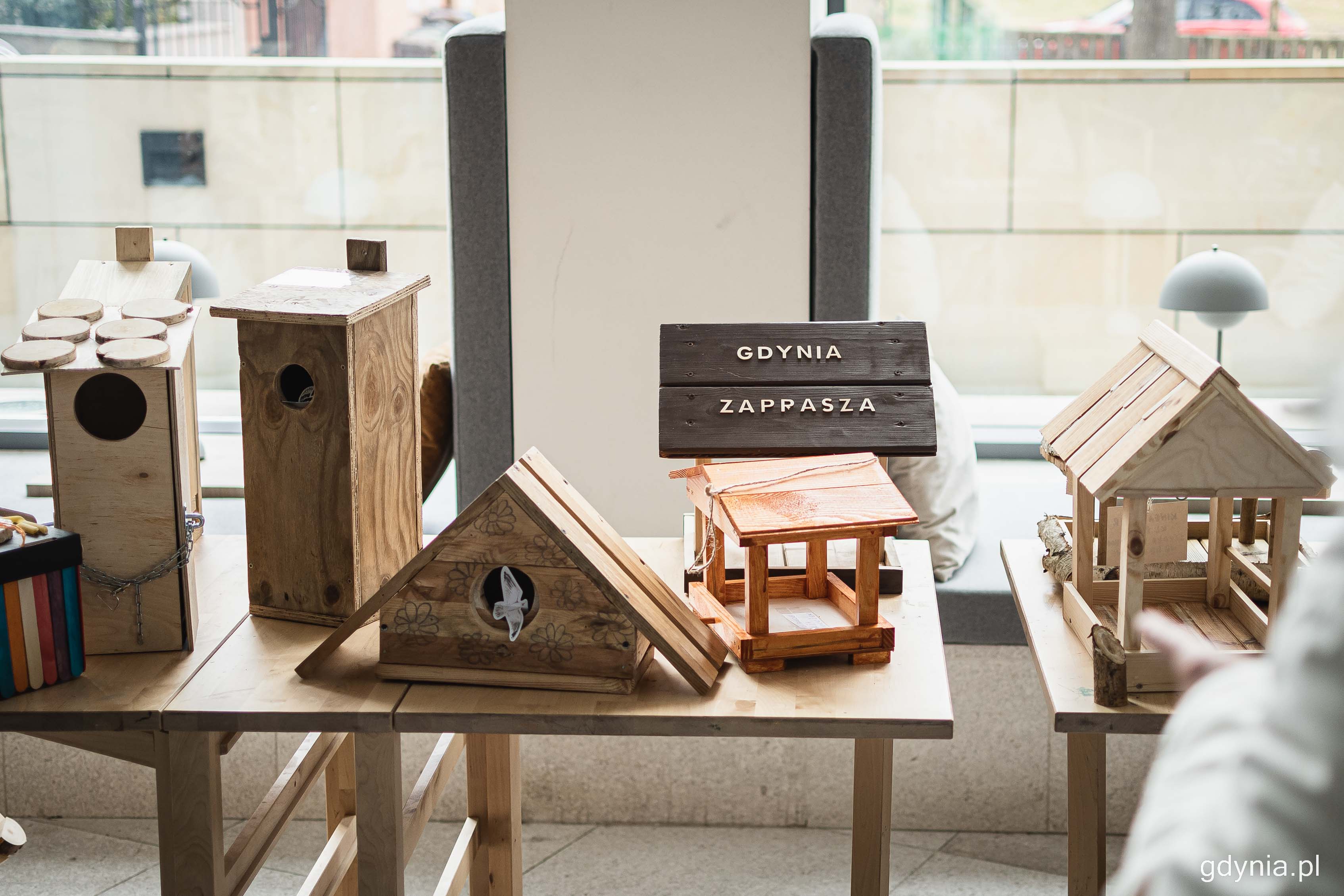  Budki i karmniki biorące udział w konkursie, kt&oacute;re we wtorek trafiły do gdynian, fot. Kamil Złoch