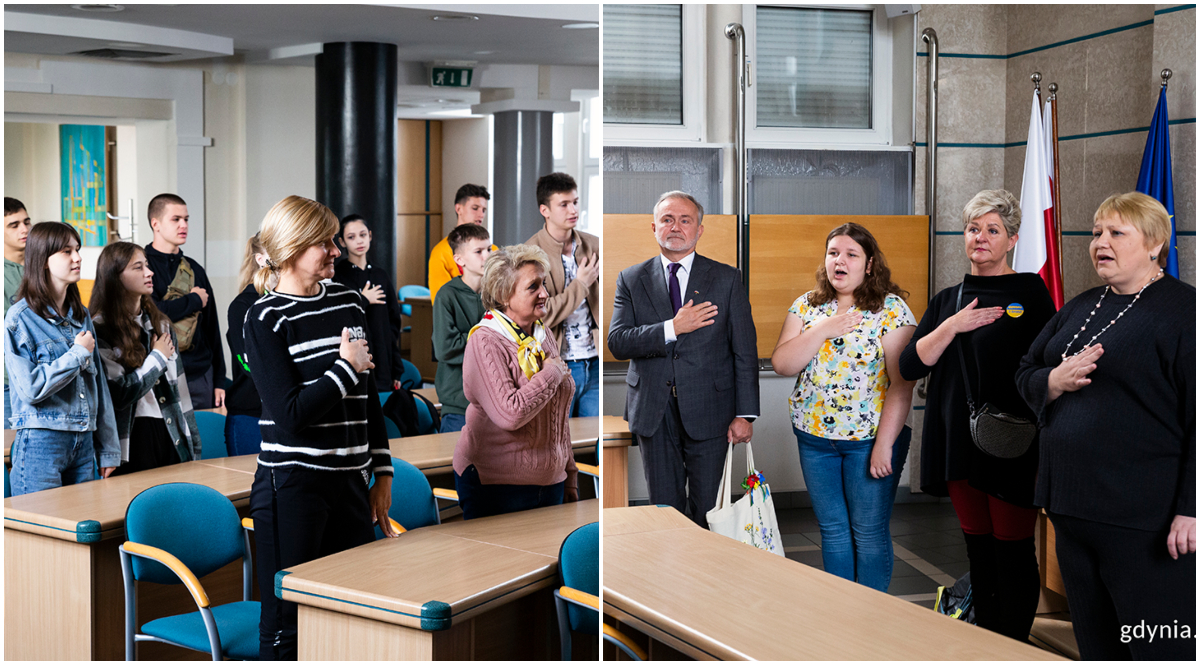 Goście i gospodarze spotkania w Urzędzie Miasta Gdyni zaśpiewali wsp&oacute;lnie hymn Ukrainy. Fot. Przemysław Kozłowski
