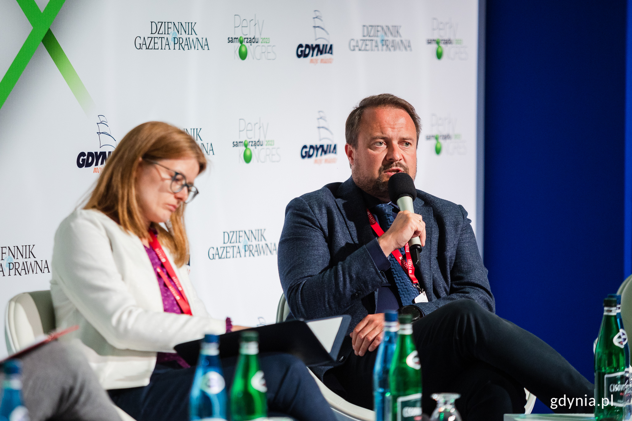 Wiceprezydent Gdyni ds. rozwoju, Marek Łucyk, podczas dyskusji na temat kryzysu energetycznego, fot. Karol Stańczak