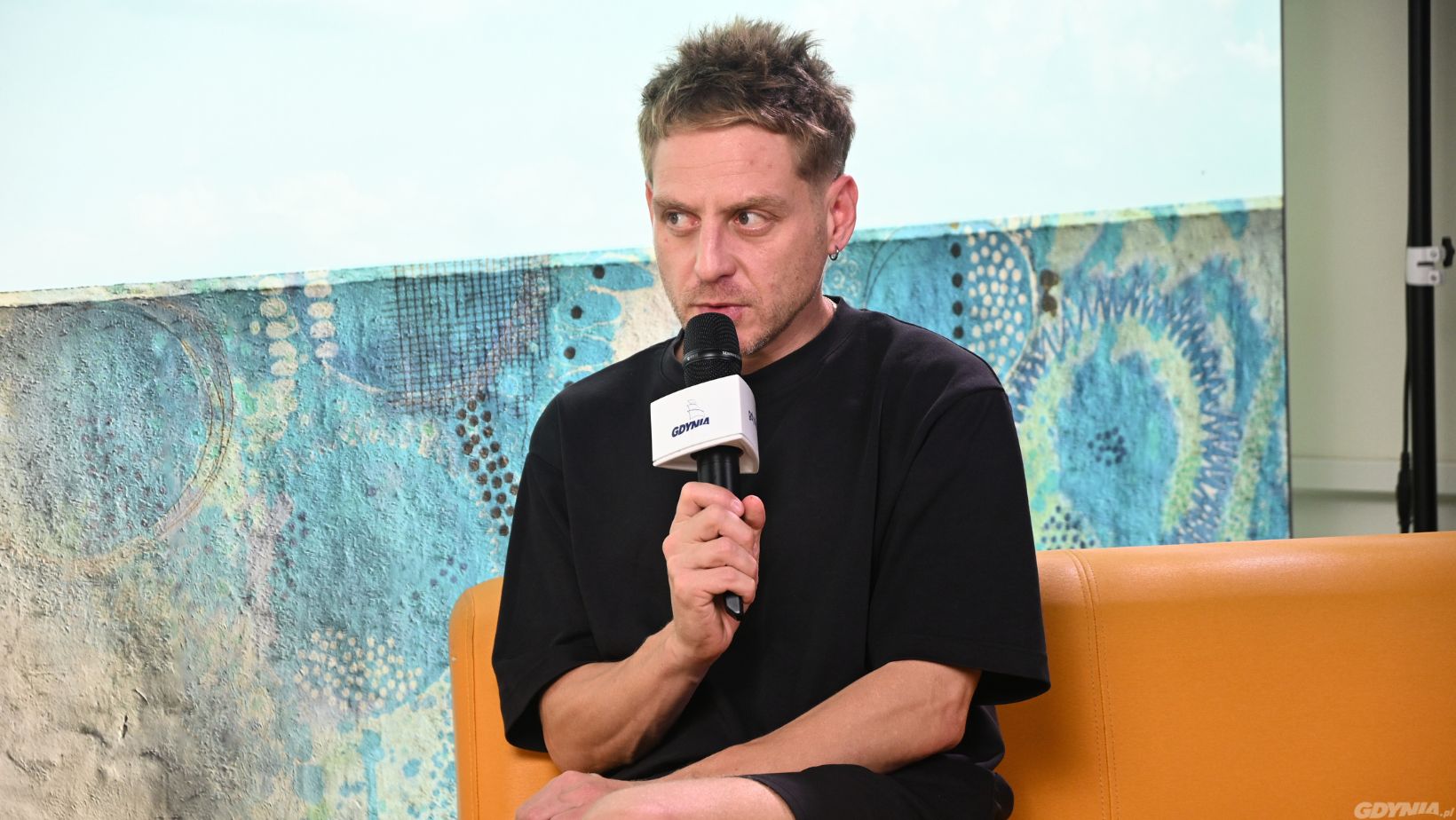 Reżyser Damian Kocur w studiu &bdquo;Gdynia Filmowa&rdquo; (fot. Dominika Sobiech)