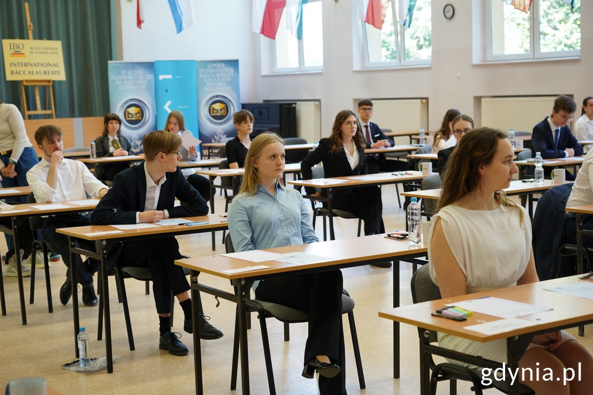 Tegoroczni maturzyści IBO podczas egzaminu
