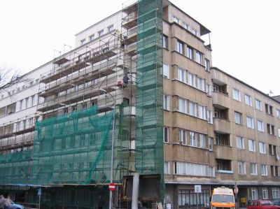 Część południowa elewacji zachodniej z rusztowaniami, w trakcie prac konserwatorskich 2