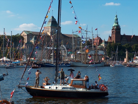 Szczecin podczas zlotu żaglowców (w ciągu dnia)