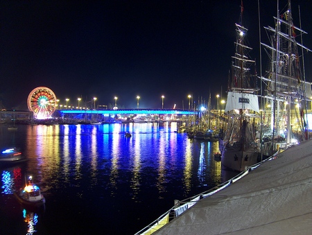 Szczecin podczas zlotu żaglowców (nocą)