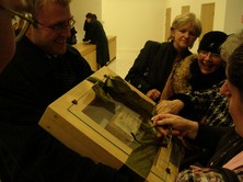 otwarcie Muzeum Miasta Gdyni - dyrektor otrzymuje prezent od Sanepidu, foto: Dorota Nelke