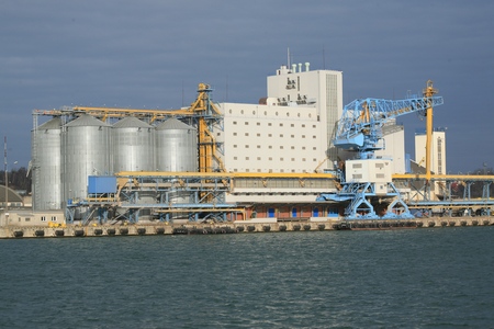 Port Gdynia - Zabytkowy elewator zbożowy jak nowy