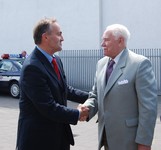 Prezydent Ryszard Kaczorowski z wizytą w Gdyni, powitanie przed Muzeum Motoryzacji, foto: Dorota Nelke