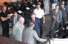 Prezydent Ryszard Kaczorowski z wizytą w Gdyni, powitanie przed Muzeum Motoryzacji, foto: Dorota Nelke