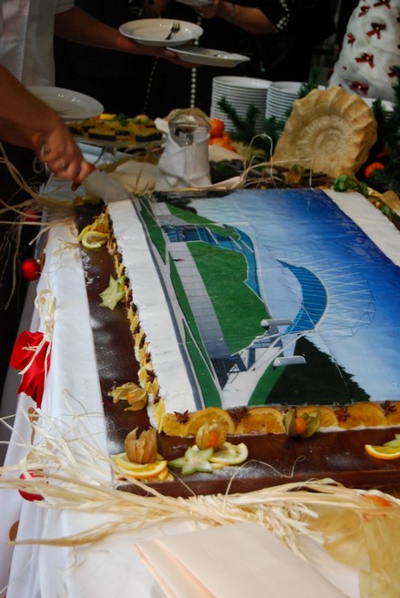 otwarcie Hali Sportowo-Widowiskowej - tort; fot.: Dorota Nelke