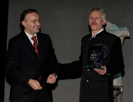 nagrody sportowe prezydenta Gdyni za rok 2008: Wojciech Szczurek i Antoni Cichończuk - zwycięzca kategorii Masters roku; fot.: Andrzej Gojke