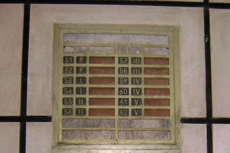 Oryginalna tablica z listą lokatorów