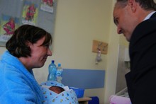 Prezydent Gdyni odwiedził noworodki urodzone 10 lutego, fot.: Dorota Nelke