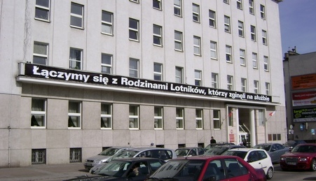 żałobny baner na Urzędzie Miasta, fot. Sylwia Szumielewicz